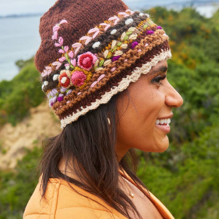 Zig Zag Asian Collection - Vente Bonnet – femme - Bonnet en maille avec broderies florales5