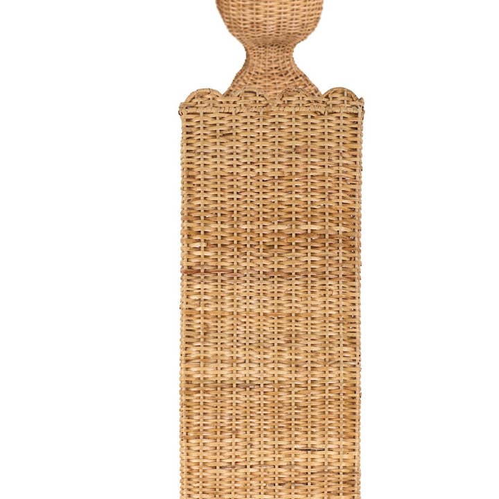 The Enchanted Home - Vente Urnes - Urne en osier à bord festonné carré et piédestal