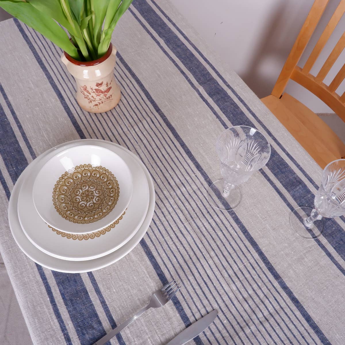 NorraVilla – wholesale Duk – Bordsduk med fransk rand Village Navy i tvättat linne3