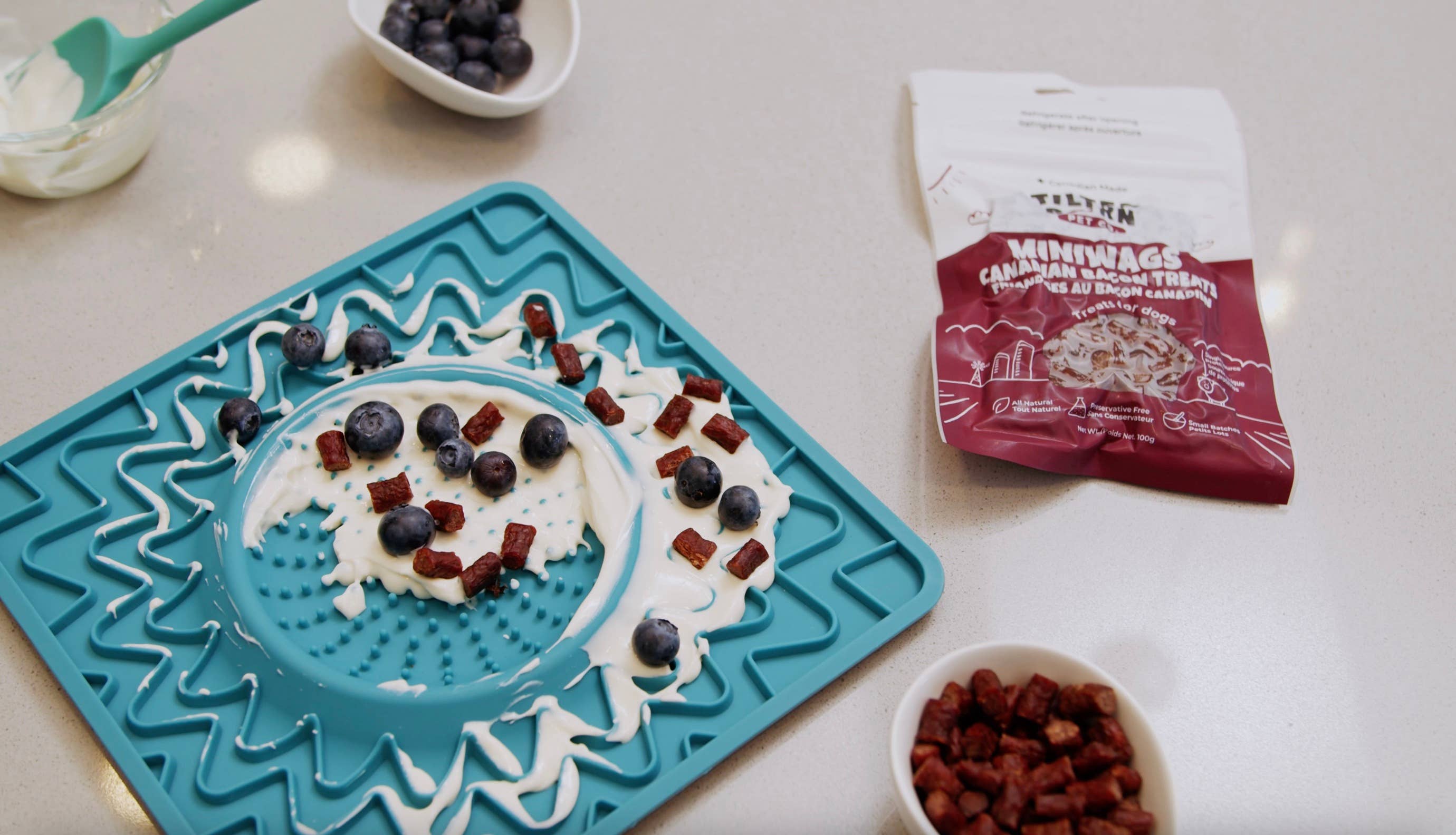 Tilted Barn Pet Co. - Vente Friandises – chien - Friandises Canadian Bacon Miniwags pour chiens 100g/3,53 oz5