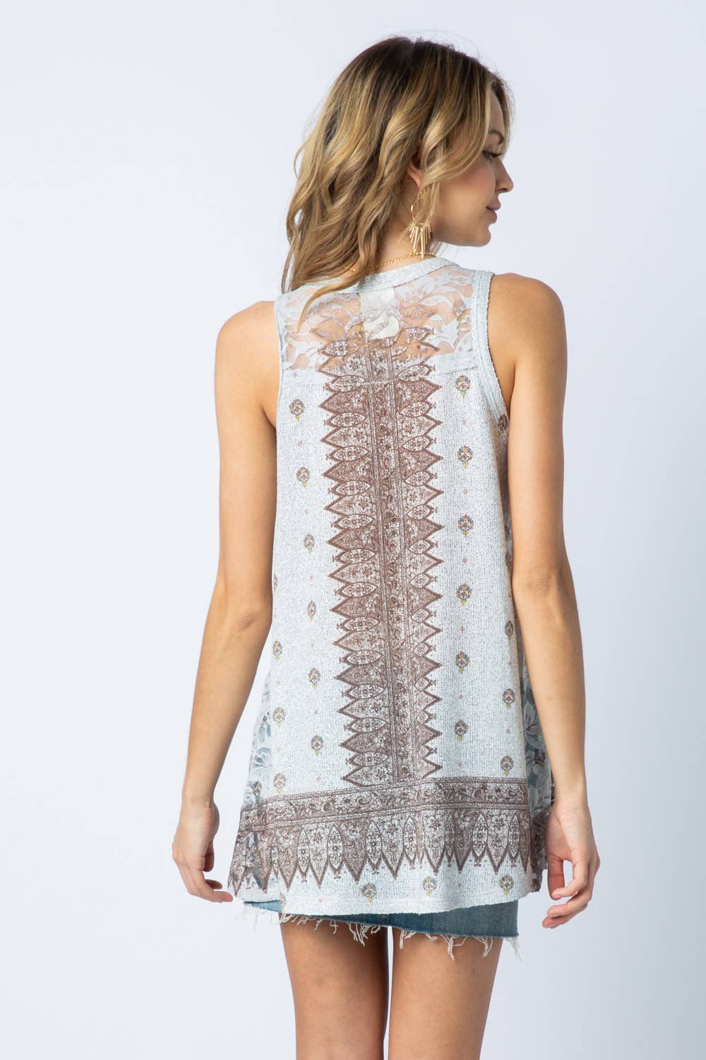 VOCAL - Vente Débardeur – femme - DÉBARDEUR AVEC IMPRIMÉ, PIERRES ET DÉTAILS EN DENTELLE (Taupe)4