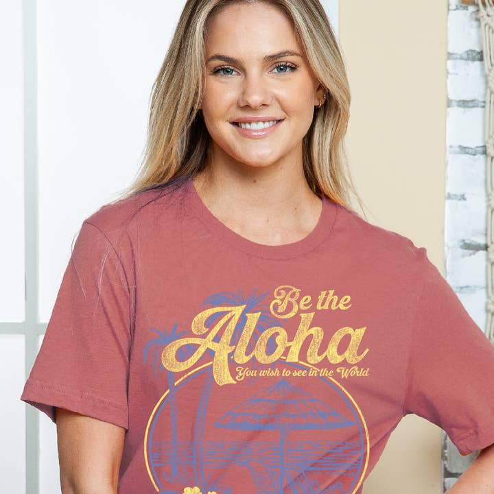 Top sólido de manga corta con gráfico Aloha para mujer para venta al por mayor de Amused by Blue