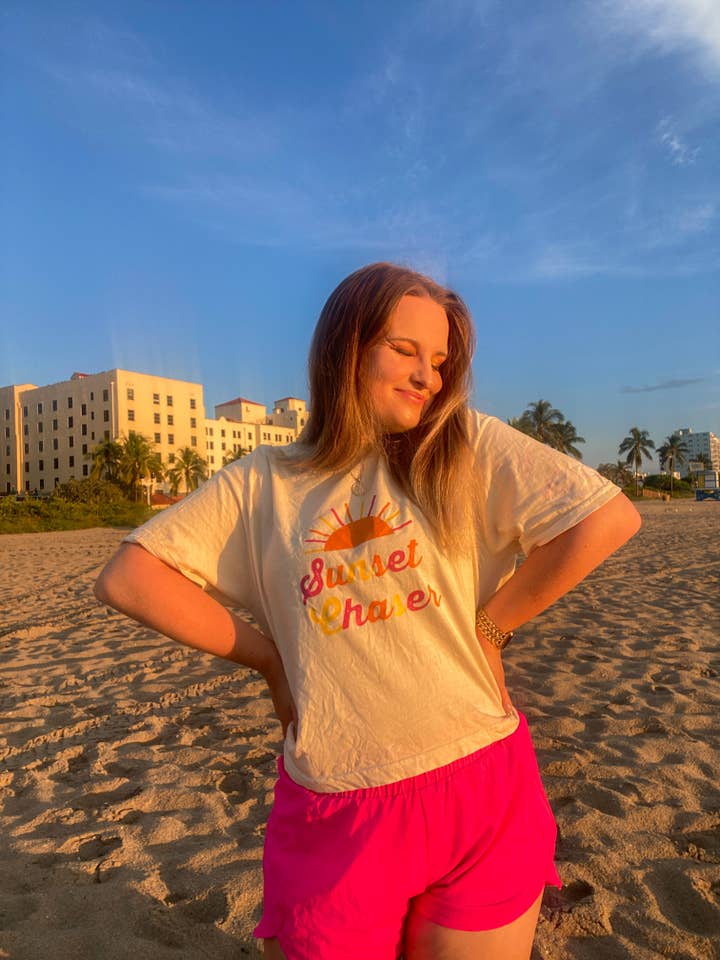 Sunset Chaser T-Shirt für den Großhandel von An Aesthetic Dose of Jesus