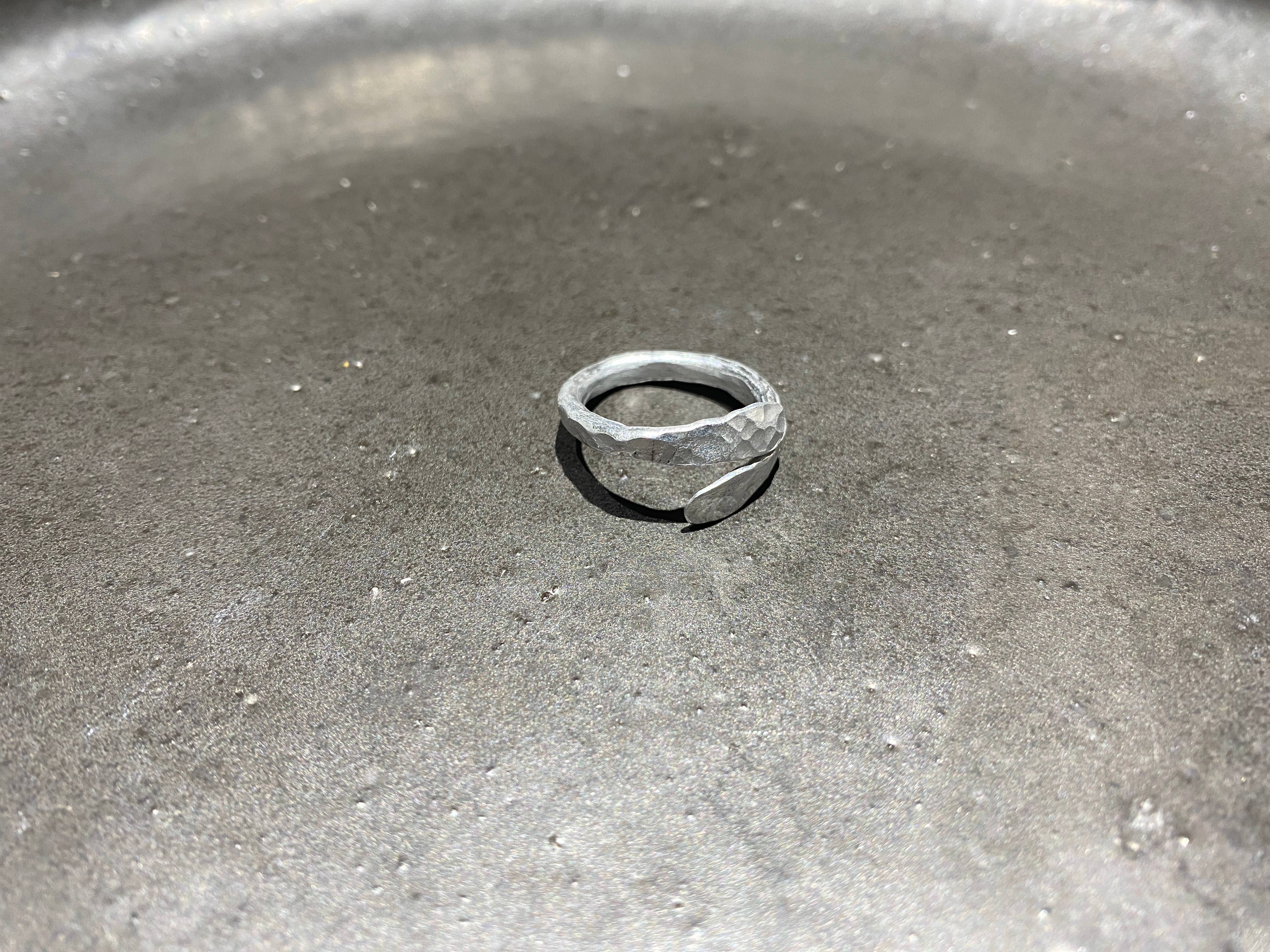 SoulSpireStudio - Vente Anneau/bague à empiler - Bague portefeuille Love's Embrace2