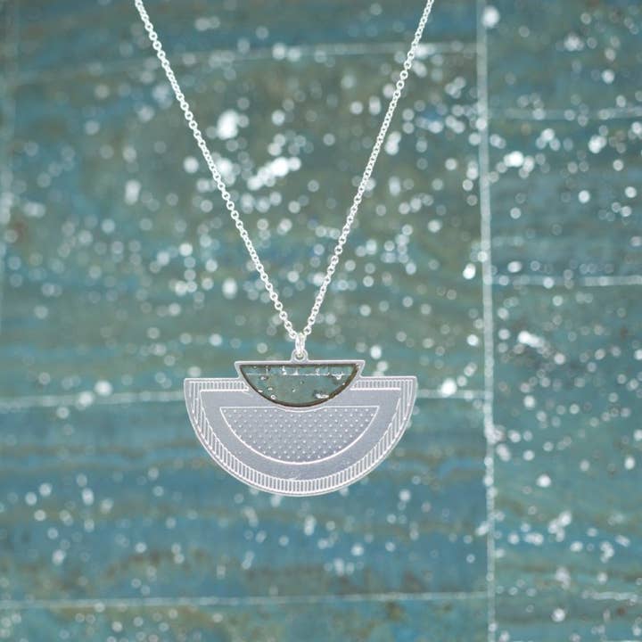 Collier SUNSET JAY argenté pour la vente par Little Etincelle