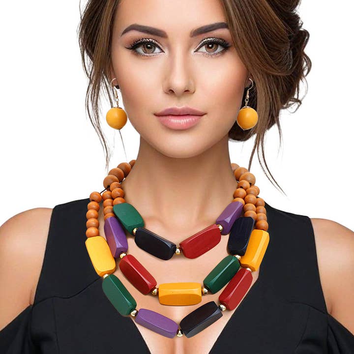 Collier pour femme en perles multicolores géométriques en bois pour la vente par PinktownUSA