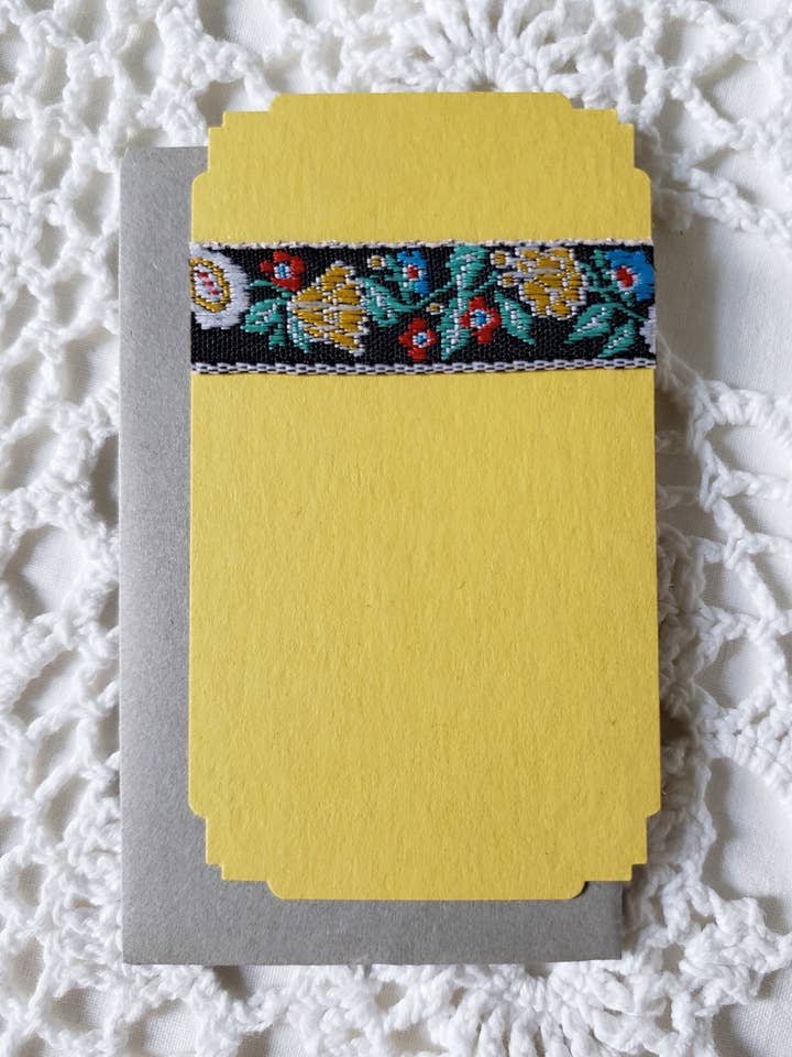 Notitiekaart in kleine geschenkverpakking met bloemen voor wholesale door Sugar Shop Vintage & Paperie