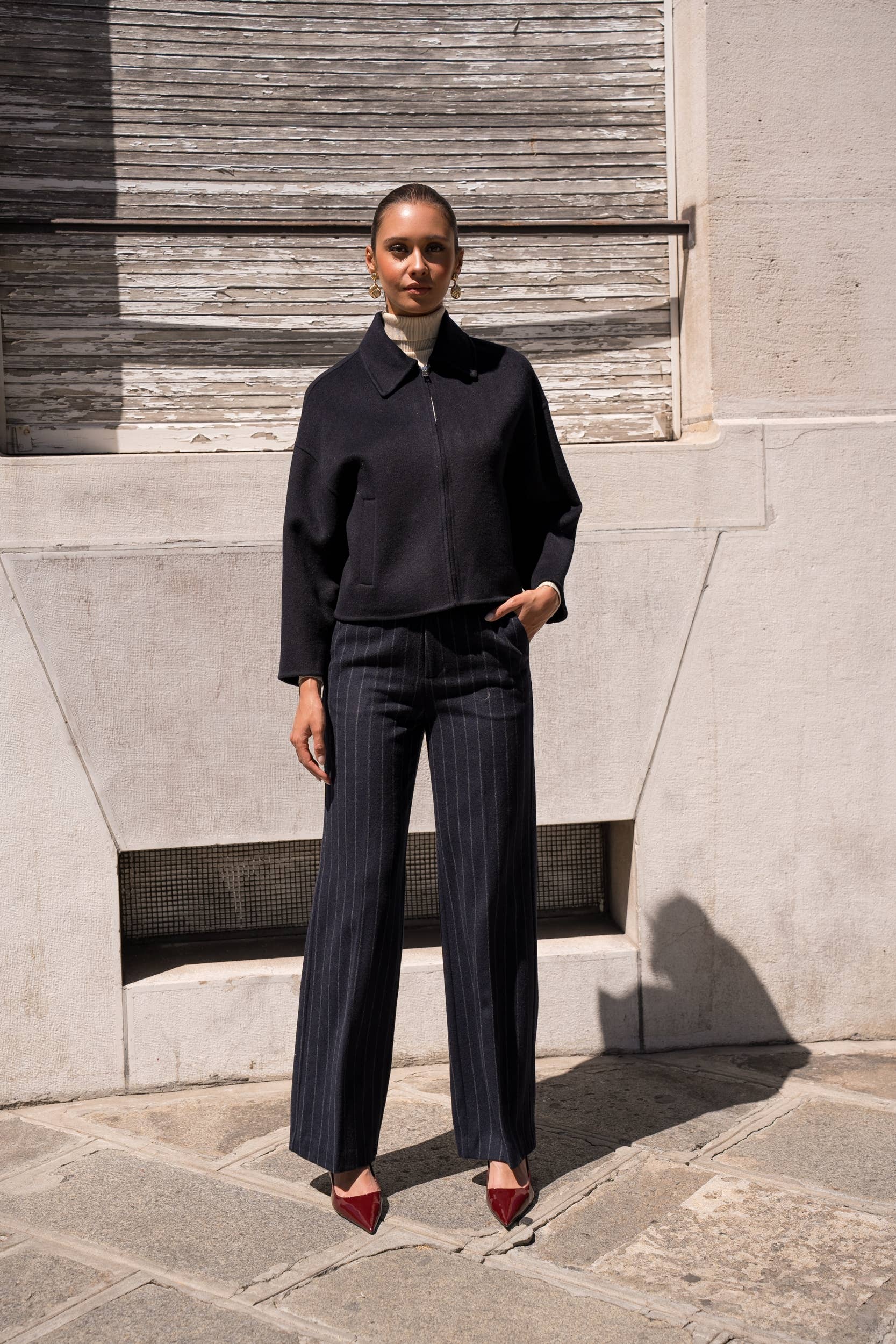 Attentif Paris - Wholesale Coat - Women's - Hand-sewn short coat in blended wool with zip closure32