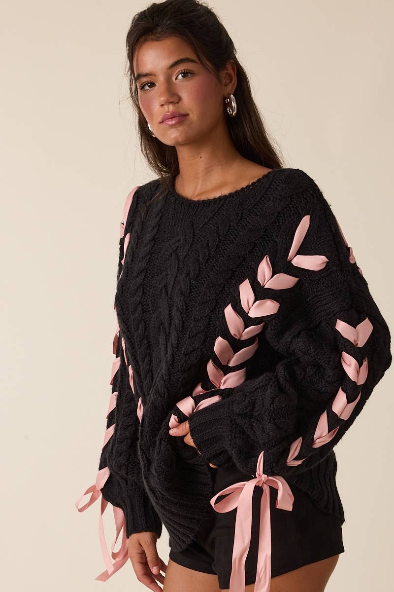 NOIR PULL EN MAILLE CÂBLÉE À MANCHES LONGUES AVEC RUBAN ROSE PÂLE en vente sur Faire2