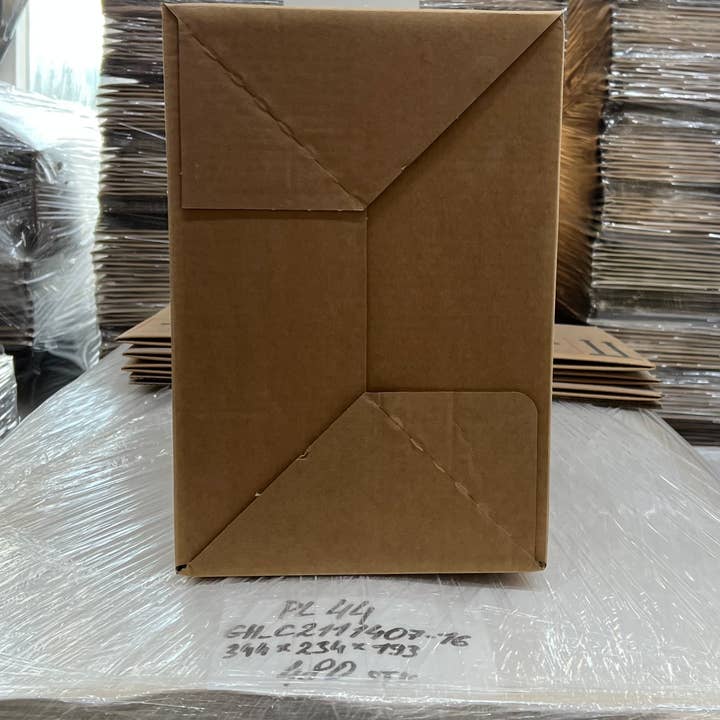 Salzmann Restwaren GmbH – Großhandel Geschenkboxen – Versandkartons 344x234x193 mm Kartons, Verpackungskartons