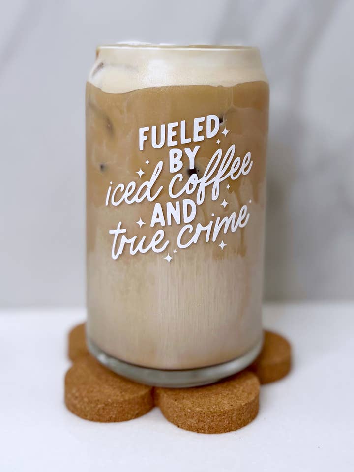 Fueled by Iced Coffee + True Crime | Moderne kaffeglas for engroshandel hos Electric Feels Company