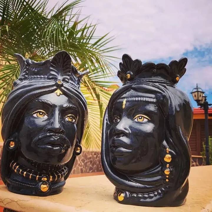 DD Ceramiche Siciliane - Vente Vases - Têtes de maure afro Caltagirone Céramique cm H.25 L.17 Détails en or artisanal noir4