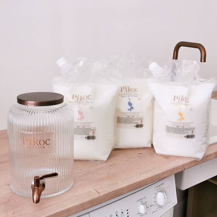 Pikoc - Wholesale Laundry Detergent Powder/Pods - Fontaine à lessive - PLV1