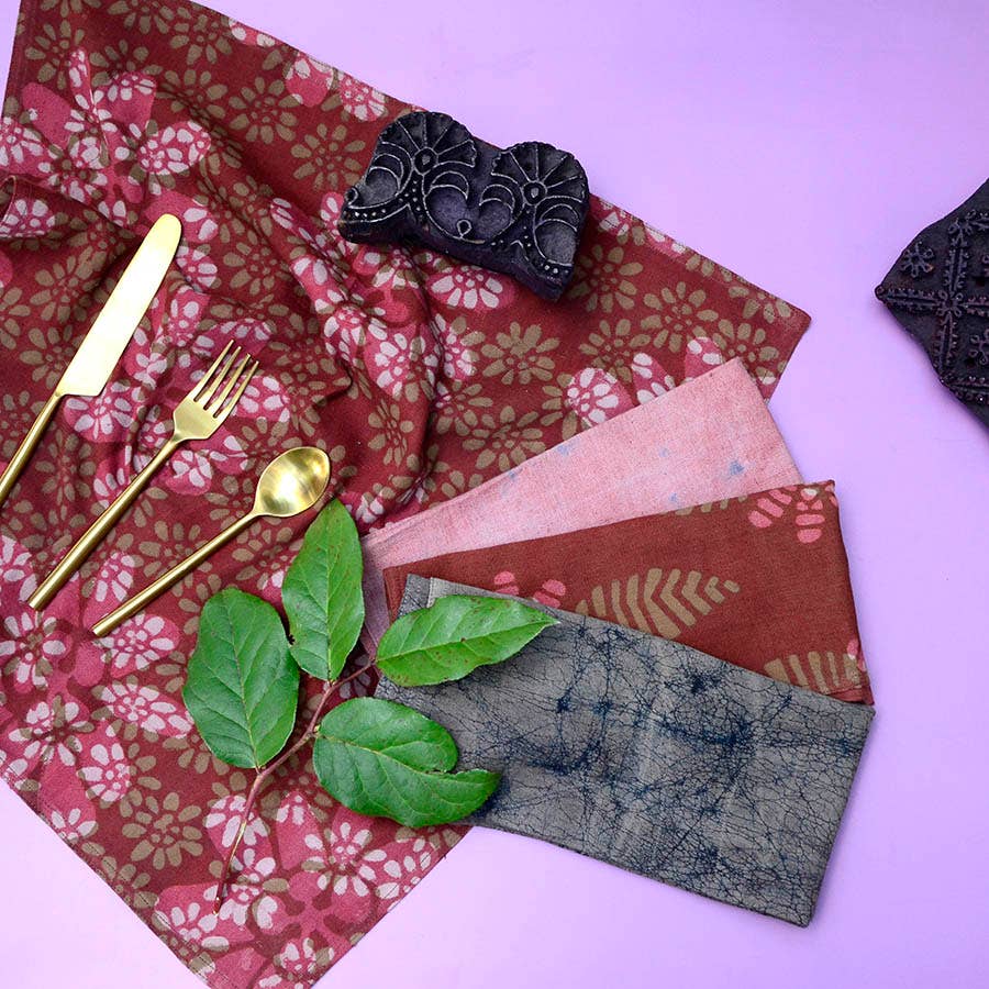 Ichcha – Guardanapo e pano de jantar por atacado – Guardanapos Dabu Block Print em Terracota (Conjunto de 4) - Flor4