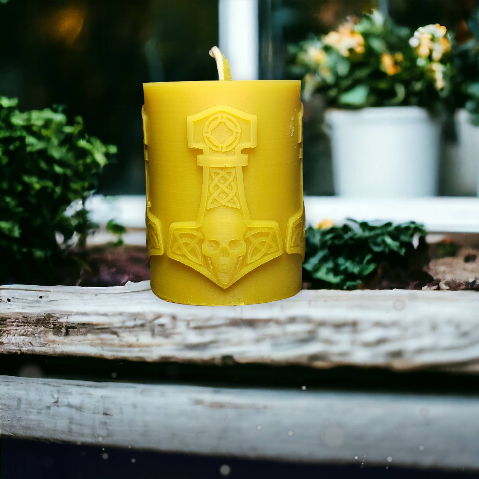 Cernunnos Farms - Wholesale Novelty Candle - Thor's Hammer and Skull Candle