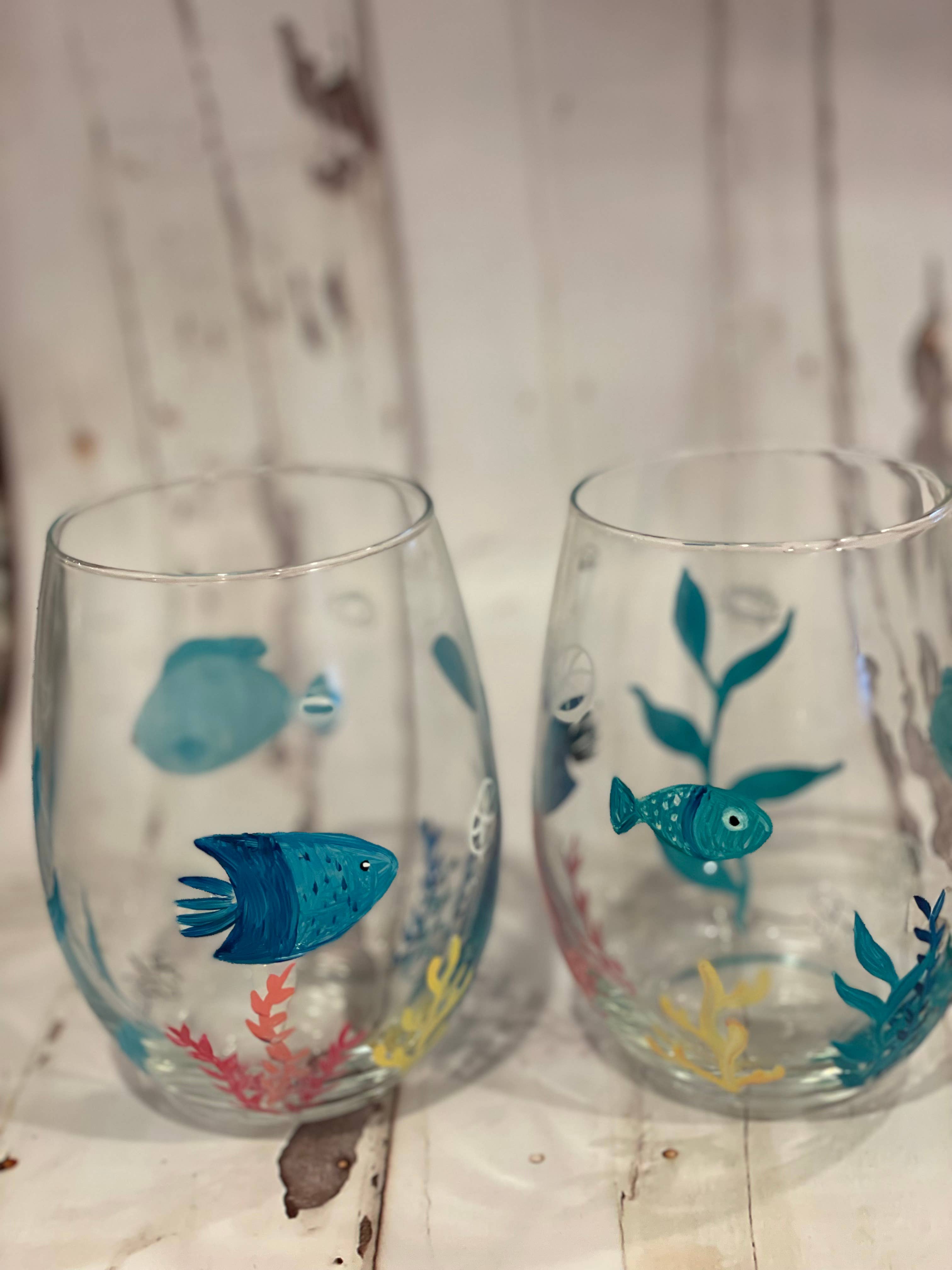 Paula Freeman Art - Vente Verres à vin - Verre à vin peint à la main TROPICAL SET – Verrerie côtière10