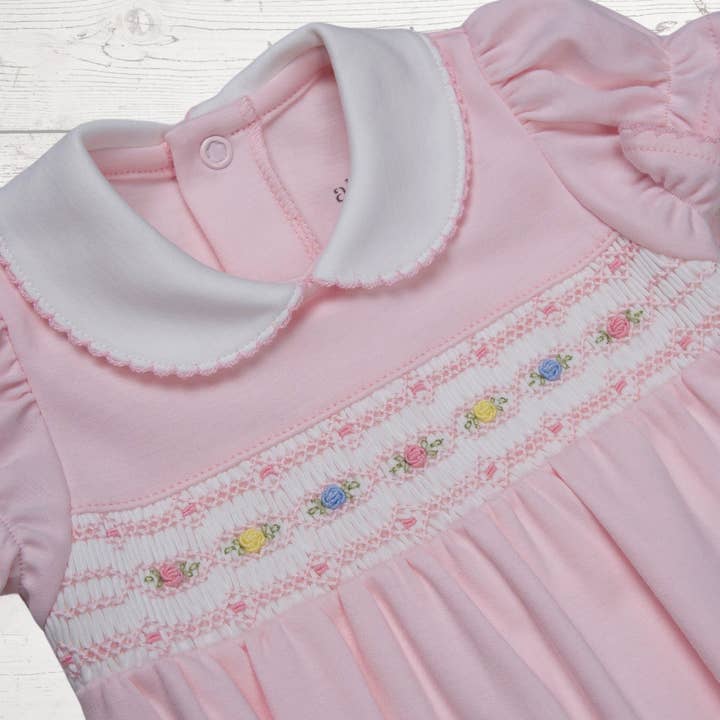 Smocked babyromper van Candy Roses voor wholesale door Almudena Baby