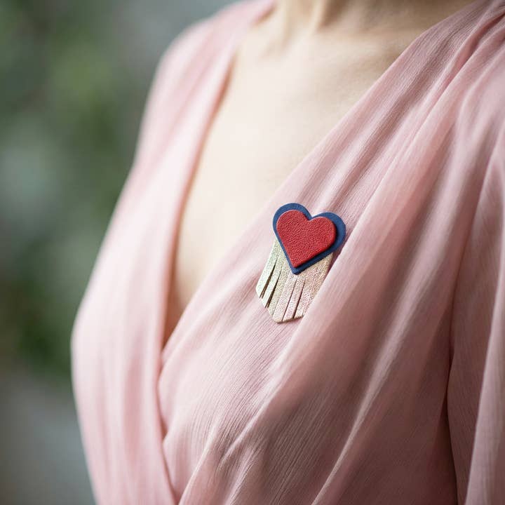 Broche de cuero corazón EX-VOTO rojo para venta al por mayor de Ni une ni deux