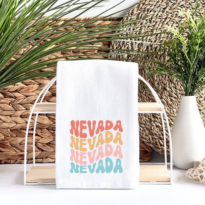 Torchon d'État Rétro Personnalisé - Serviette à Main Texte Pastel Groovy pour la vente par La Bella Rose Boutique