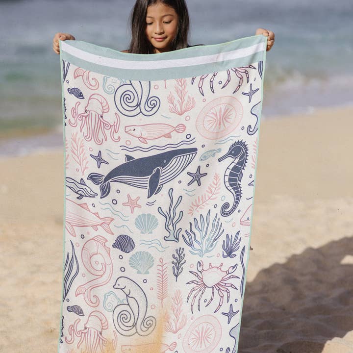 Sea of Dreams - Telo mare per bambini - privo di sostanze nocive, ad asciugatura rapida e delicato sulla pelle (140cm x 70cm) e ulteriori Risultati per orata prezzo all'ingrosso. Resi gratuiti e termini di pagamento a 60 giorni su Faire in tendenza su Faire.