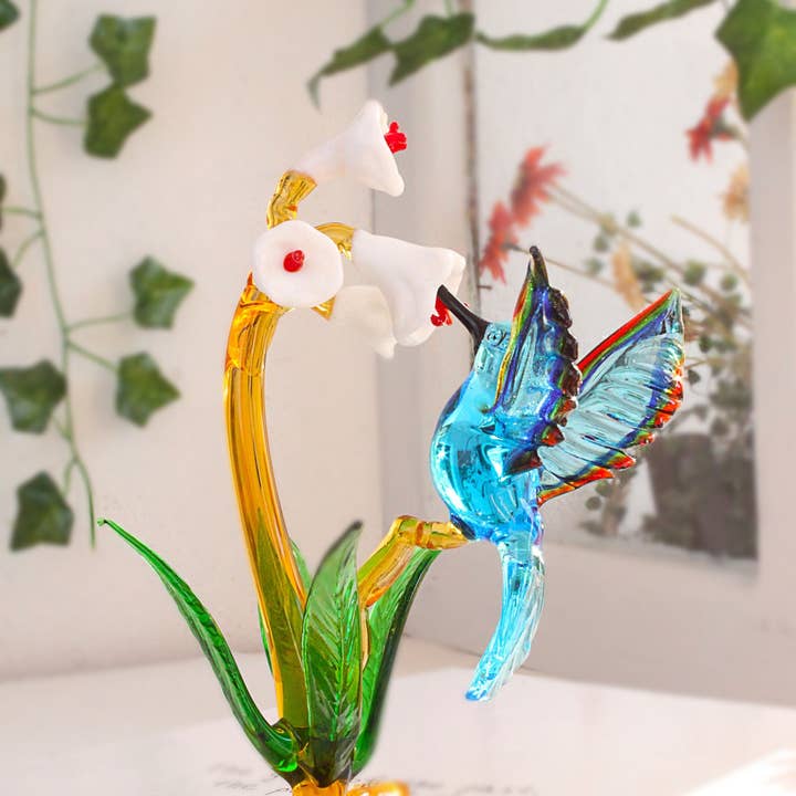 Kolibrie op glazen sculptuur met bloemen, vogelkunst van Murano-glas voor wholesale door Adamodart