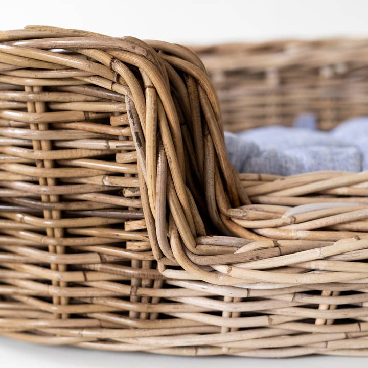 Basketly – Großhandel Haustierbett – Hund – Ovales Rattan-Haustierbett mit Kissen7