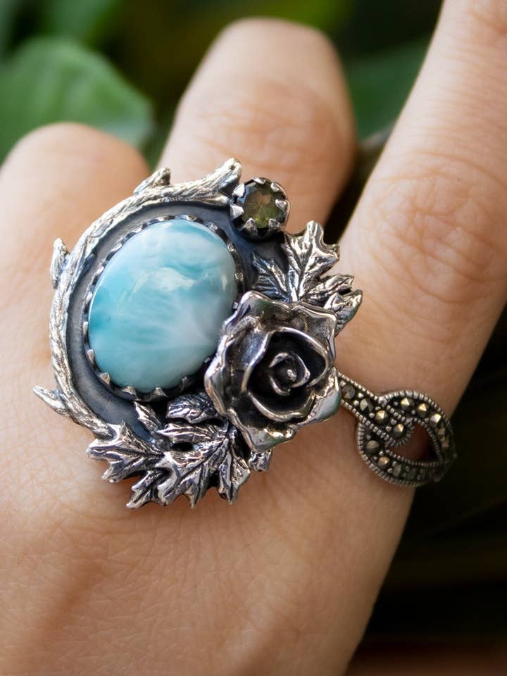 Ocean Rose : Bague Larimar & Péridot, AR- 7438 pour la vente par Ambra Jewels