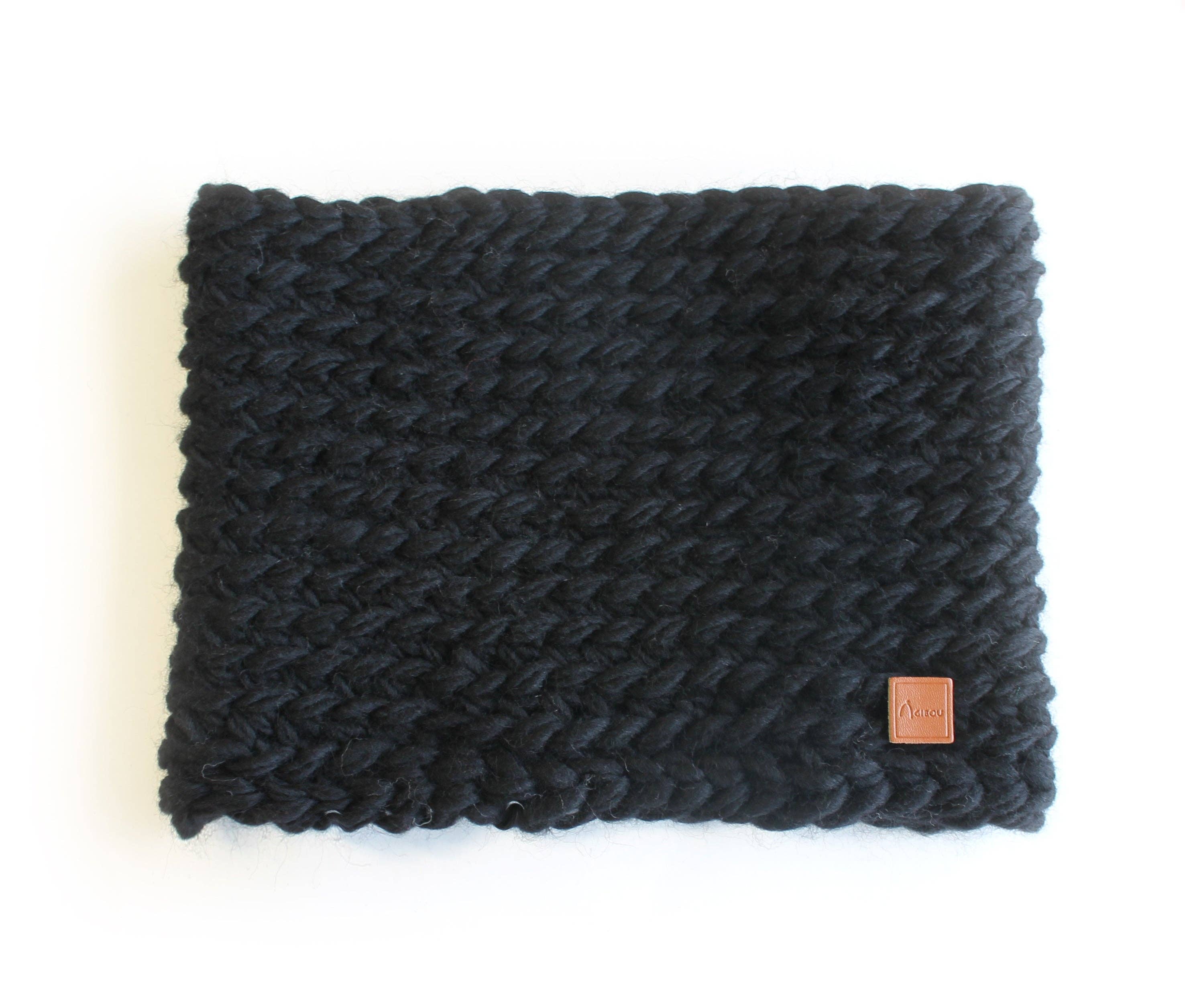 Gibou – wholesale Mössa - Dam – Handstickad halsvärmare20