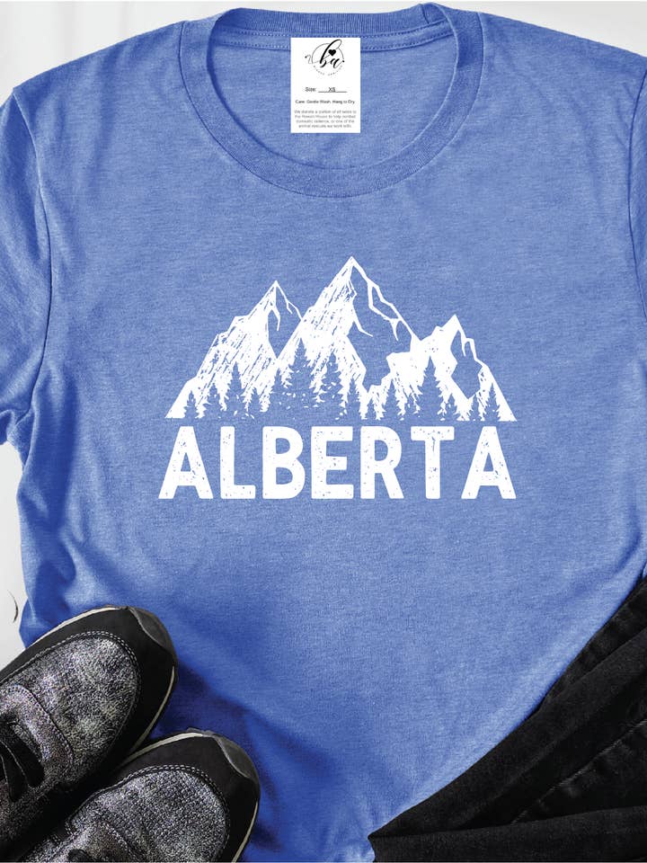 T-shirt Alberta {New} pour la vente par Blonde Ambition | Jewelry | Valentines Gift & Sweaters
