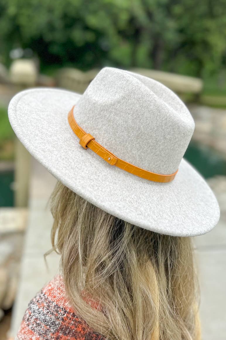 Havermout Fedora-hoed van havermoutvilt met rand van imitatieleer voor groothandel op Faire2