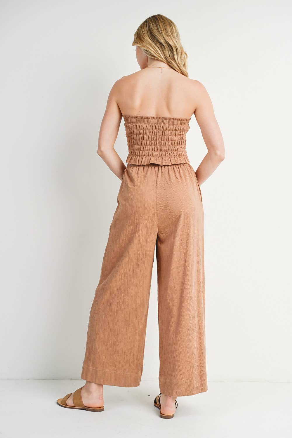 Bluivy – wholesale Top & pants set (NOT Loungewear) – Women's – SMOCKED TUBE TOP & LINEN WIDE LEG PANTS SET3