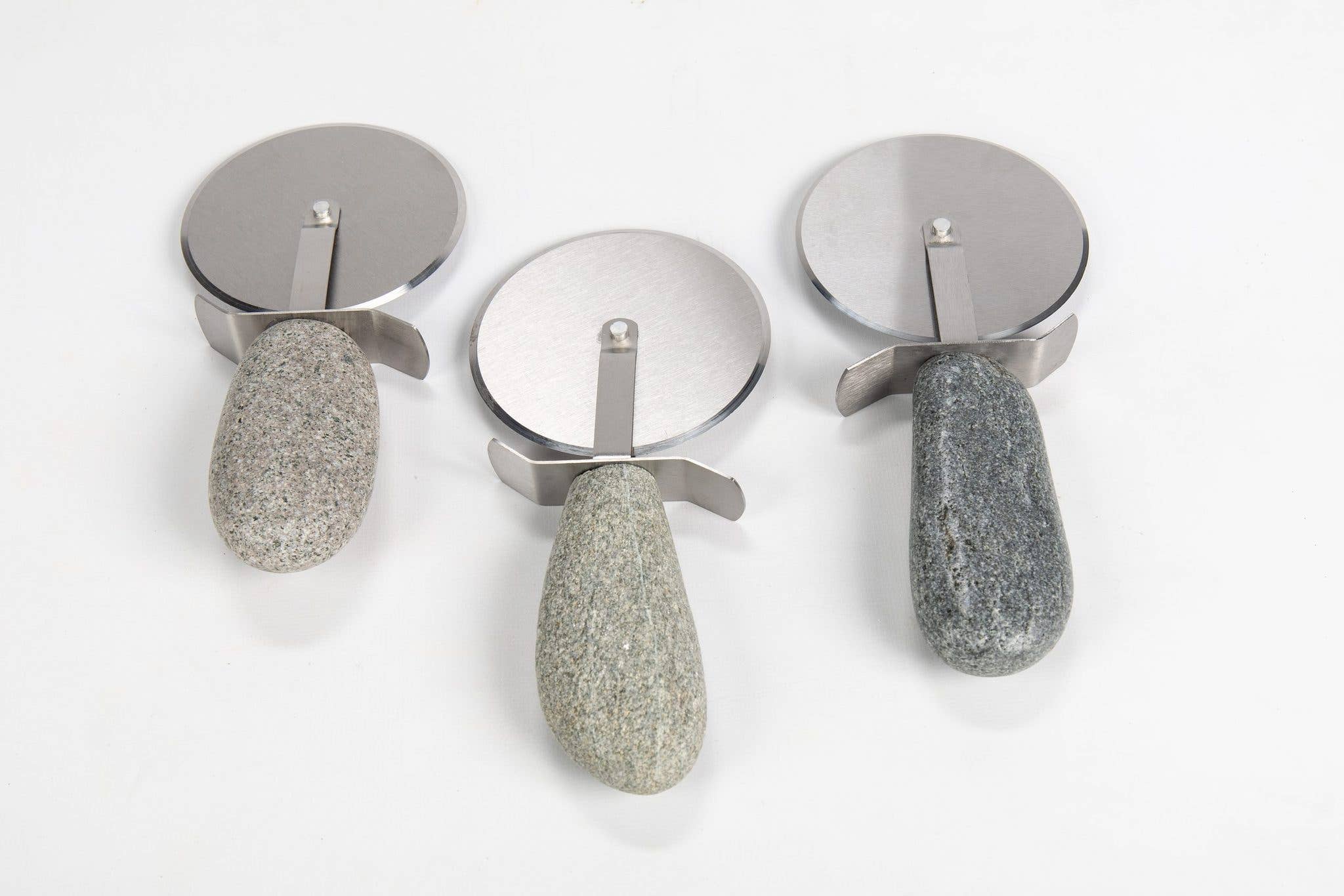 Funky Rock Designs – Großhandel Pizzaschneider – Effizientes Pizzarad mit Steingriff6