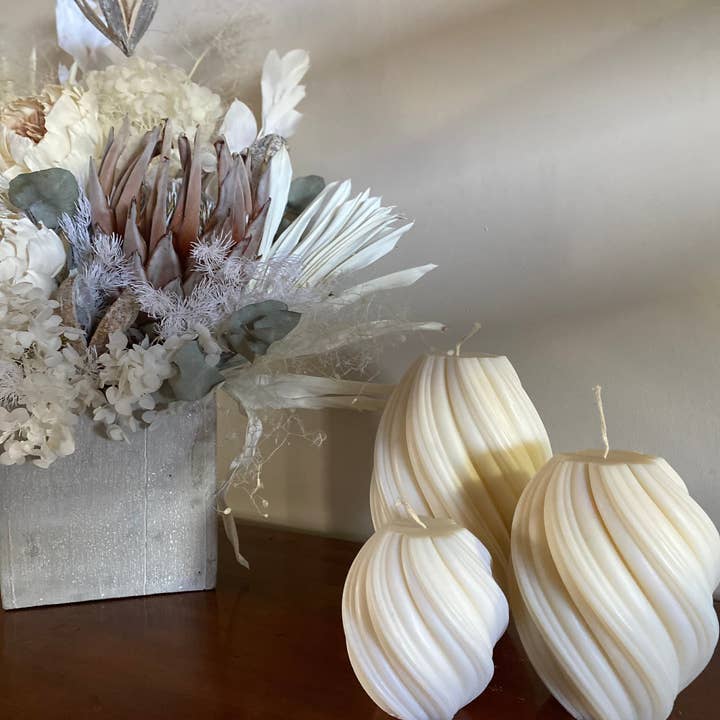 Honeybeebygee - Wholesale Pillar candle - Swirl Pillar