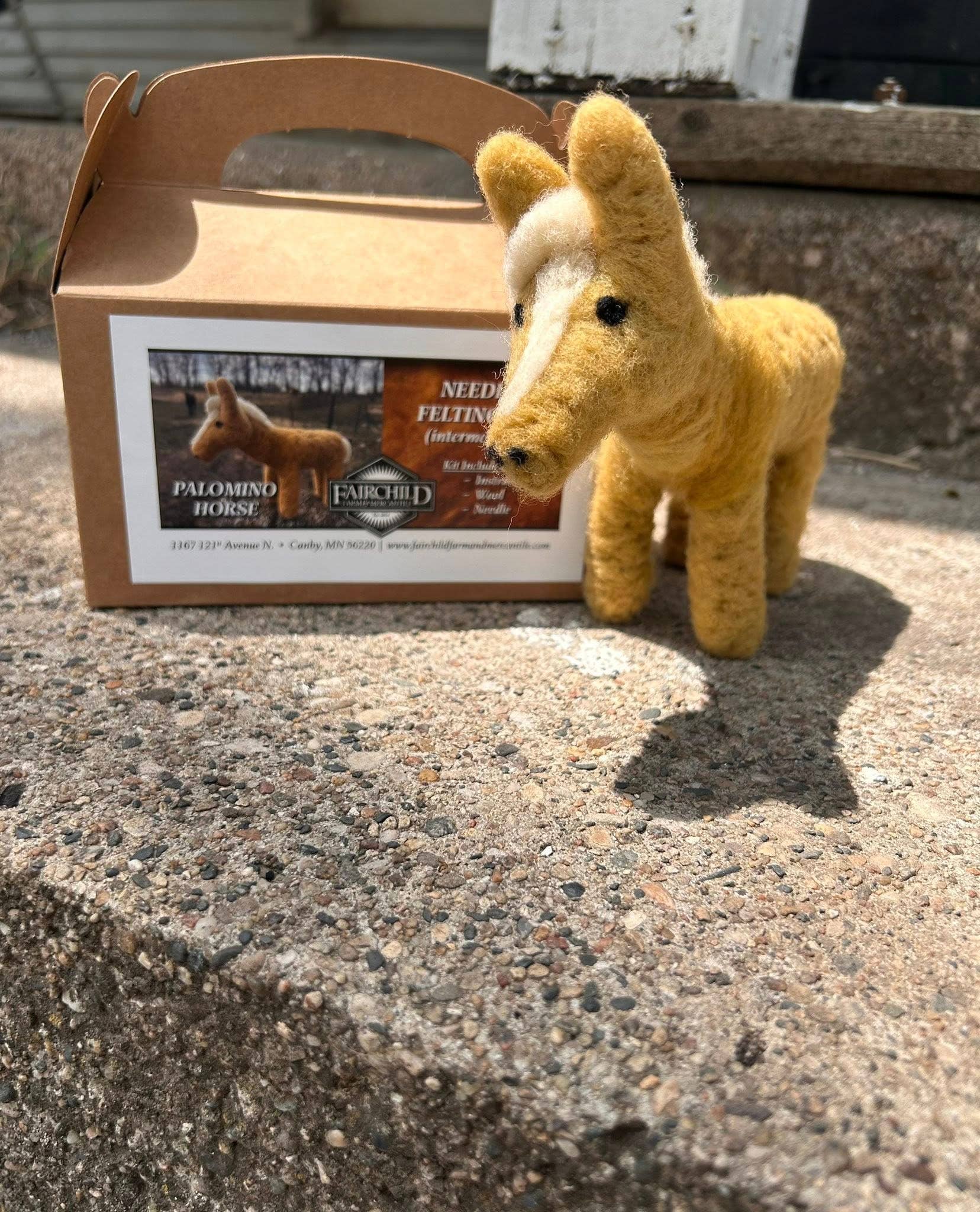 Fairchild Farm and Mercantile - Wholesale Craft Sewing Kit - Palomino Horse Needle Felting Kit1