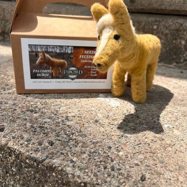 Fairchild Farm and Mercantile - Wholesale Craft Sewing Kit - Palomino Horse Needle Felting Kit1