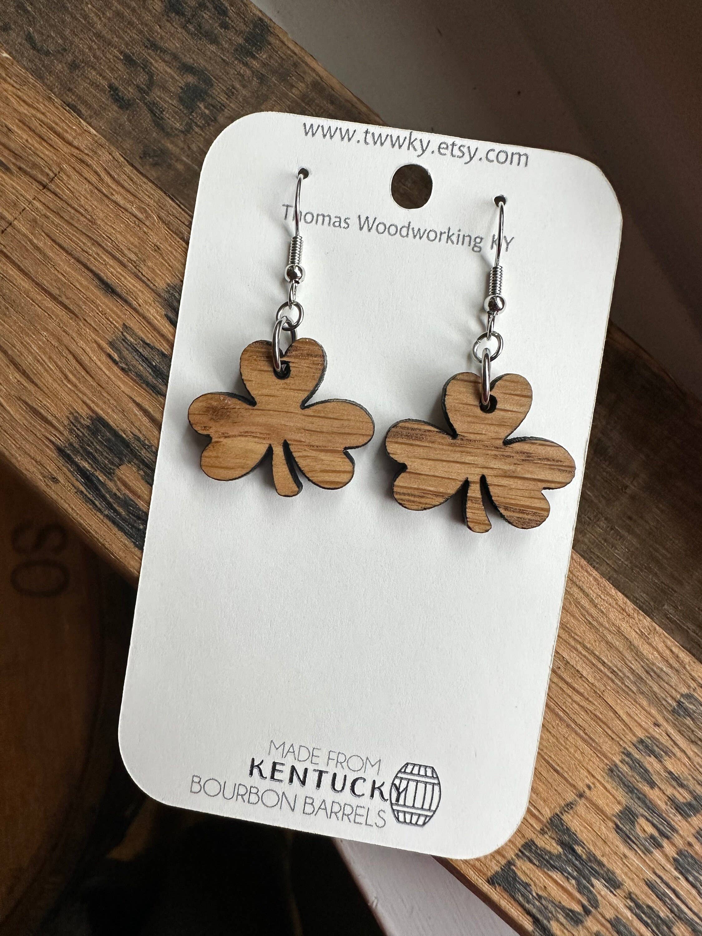 TWWKY - Vendita all'ingrosso Orecchini pendenti - Orecchini pendenti Kentucky Bourbon Barrel Shamrock1