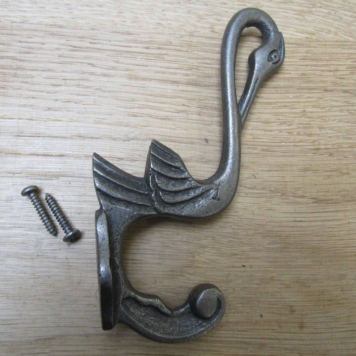 Pack de 5 ganchos para abrigos de pelícano de hierro antiguo para venta al por mayor de IronmongeryWorld