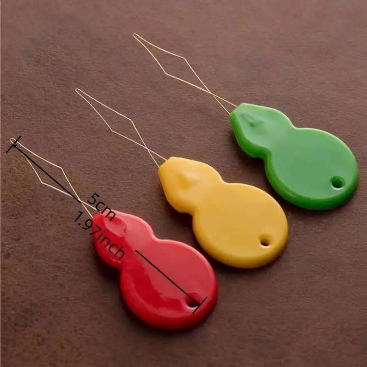 Magnifique Hearts - Wholesale Embroidery/cross-stitch supplies - Colorful Plastic Thumb Needle Threader DIY Cross Stitch Tool1