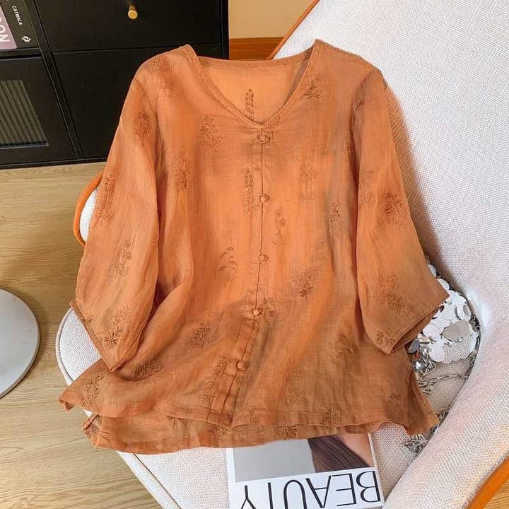 Camiseta bordada con cuello en V para venta al por mayor de Sheer Trend