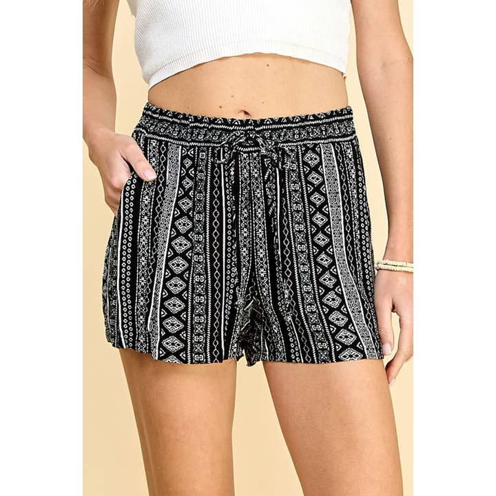 BLACK AND WHITE PRINTED SHORTS YRRV6630Y1 for wholesale by Winslow Collection