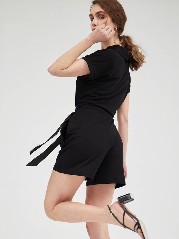 Schwarzer kurzer Overall für Damen für den Großhandel von Sepiia