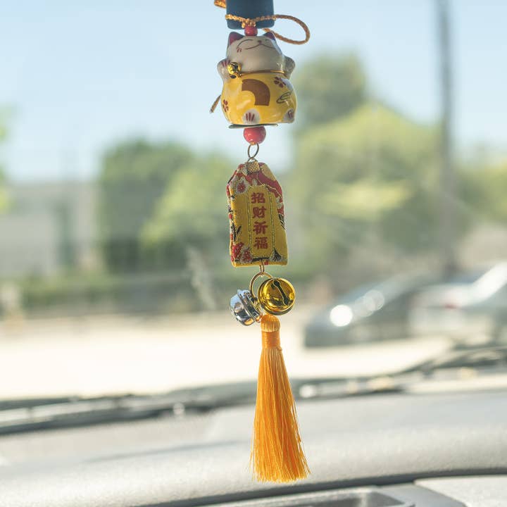 Urban Tokyo - Venta al por mayor Figura decorativa - Colgante Maneki Neo Lucky Cat de 13 pulgadas de largo (12/120)