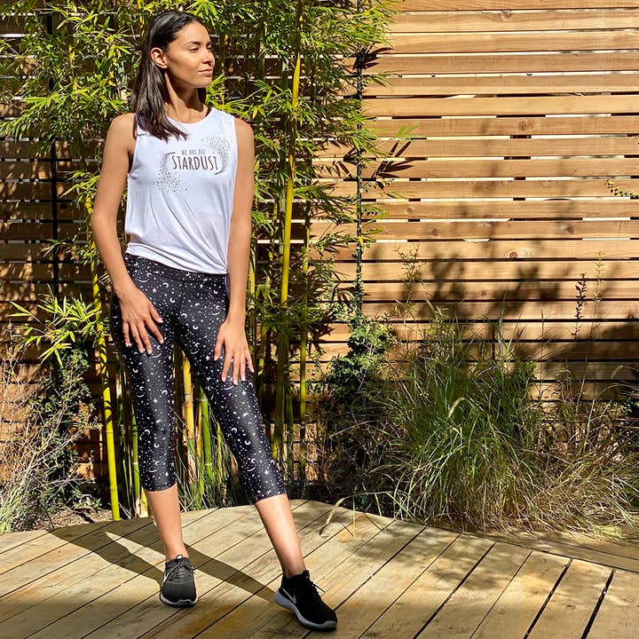 Organische bamboe boodschap Side Tie Tank. „We zijn allemaal Stardust voor wholesale door American Fitness Couture