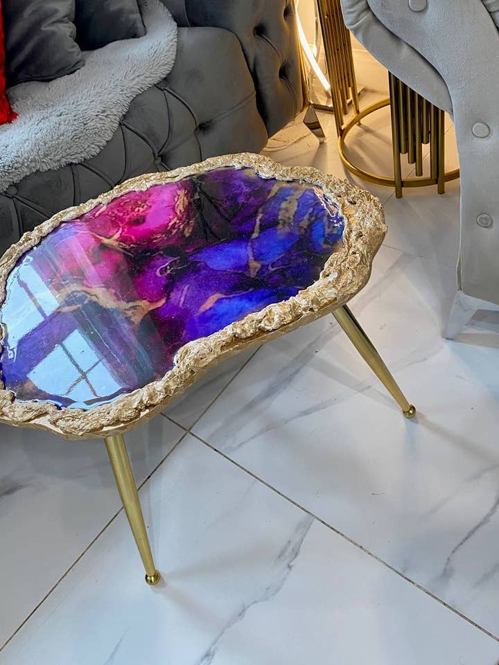 Grande table géode faite à la main, œuvre d'art en époxy, café/accompagnement (Co) pour la vente par SamshineDesign