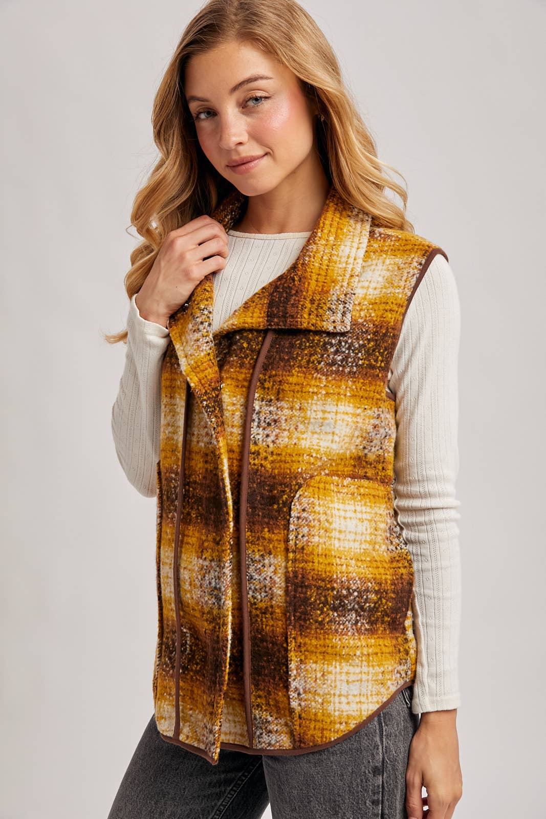 Bluivy – wholesale Outerwear Vest - Women’s – FLANNER PLAID VEST2