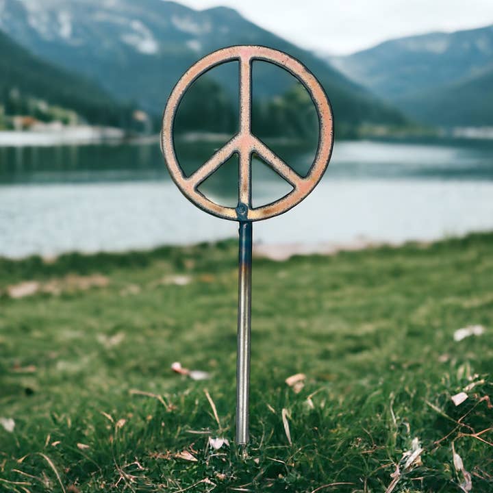 Piquets de plantes signe de paix hippie girly cadeaux piquets de jardin USA pour la vente par Iron Jewel