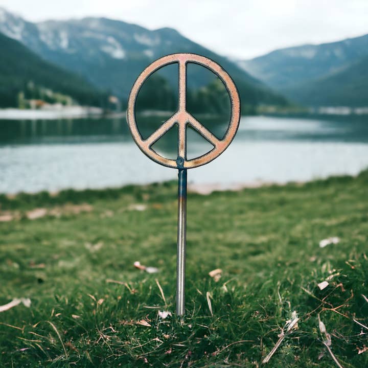 Iron Jewel – Großhandel Pfosten/Pfähle – Friedenszeichen Pflanzenpfähle Hippie Girly Geschenke Gartenpfähle USA