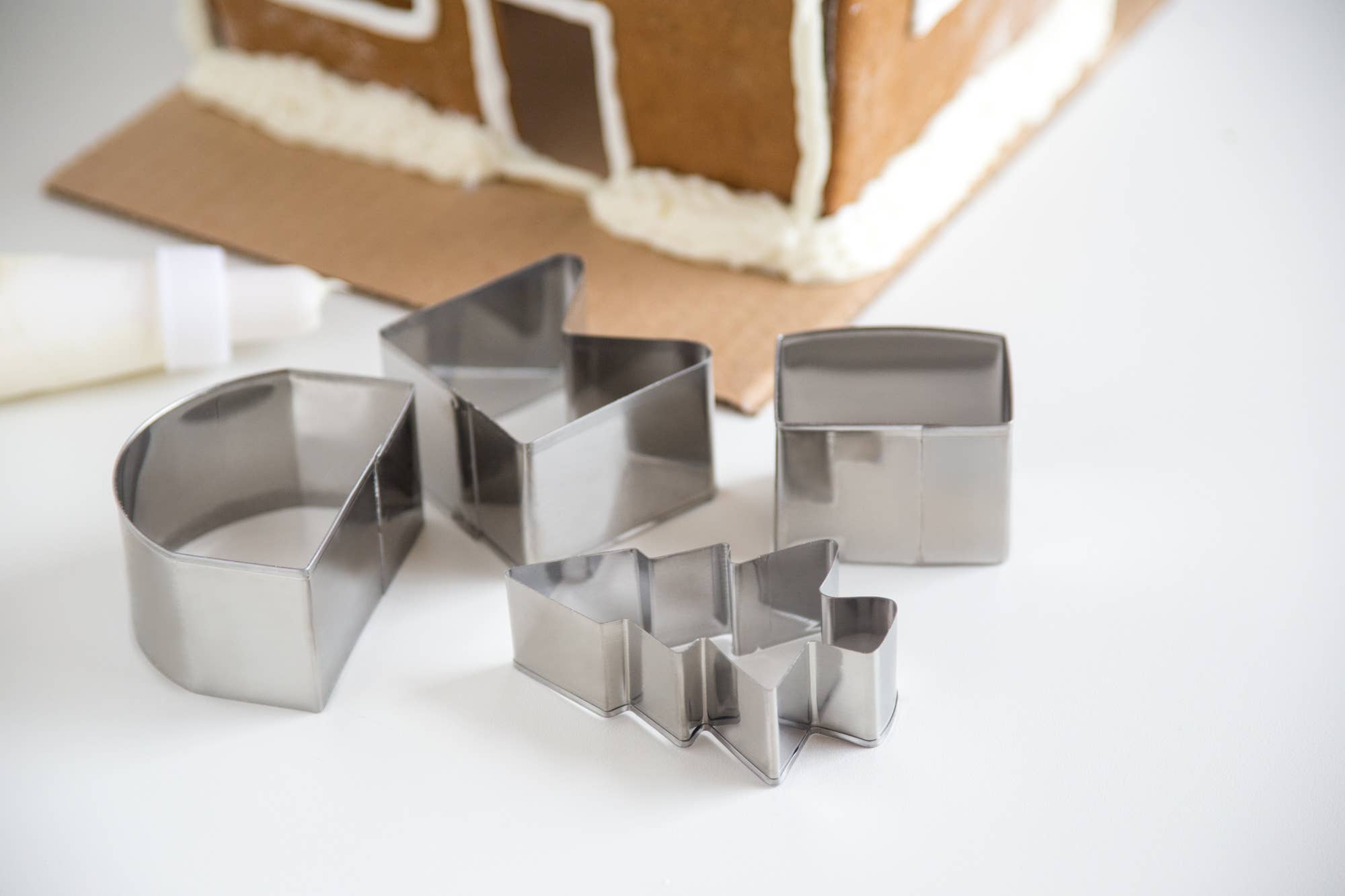 Fox Run Brands - Vendita all'ingrosso Stampi per biscotti - Fox Run Gingerbread House, set da 19 pezzi6