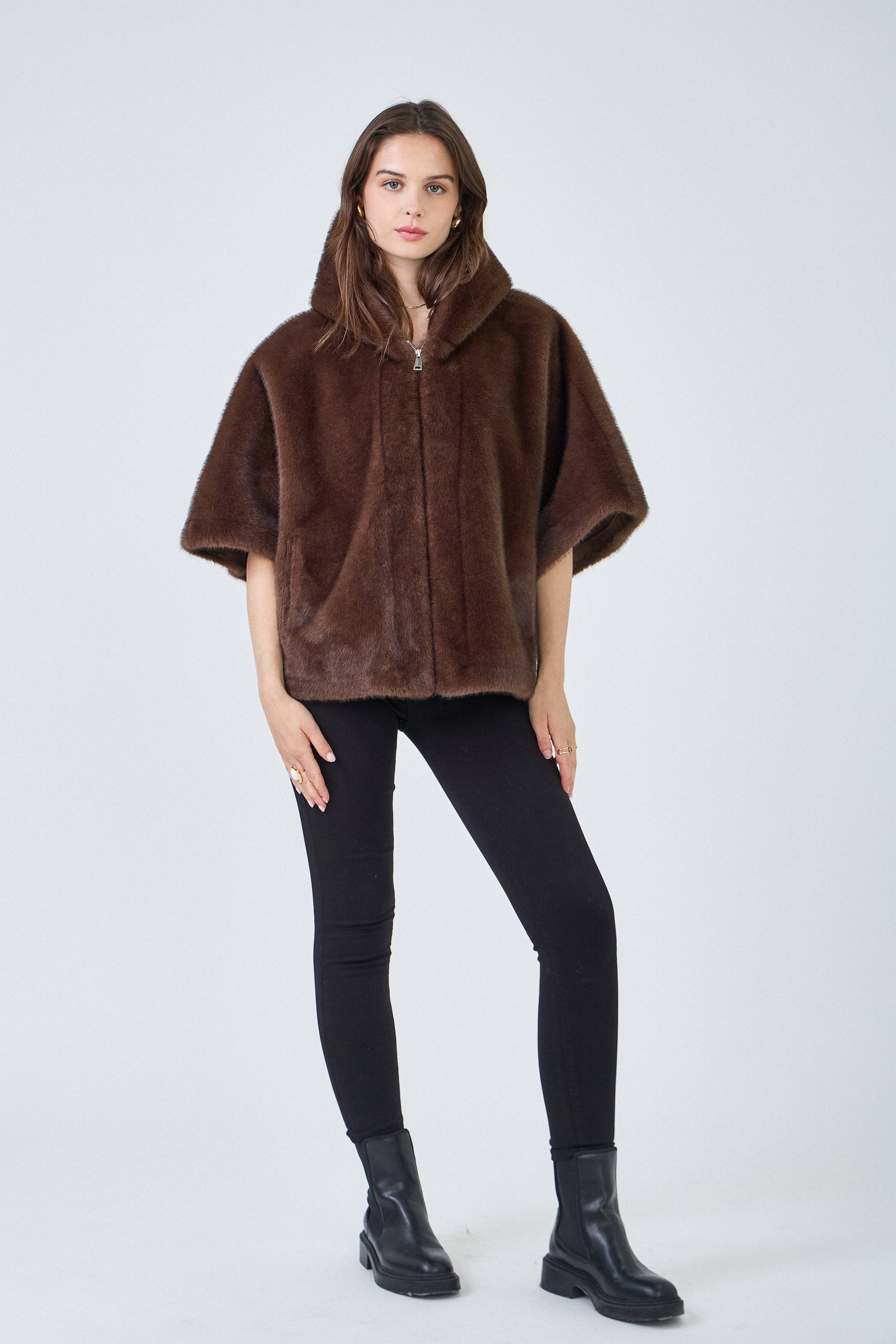 Giovanni Paris - Vendita all'ingrosso Pelliccia/Pelliccia sintetica - Donna - Mantella Alizée con cappuccio in ecopelliccia0