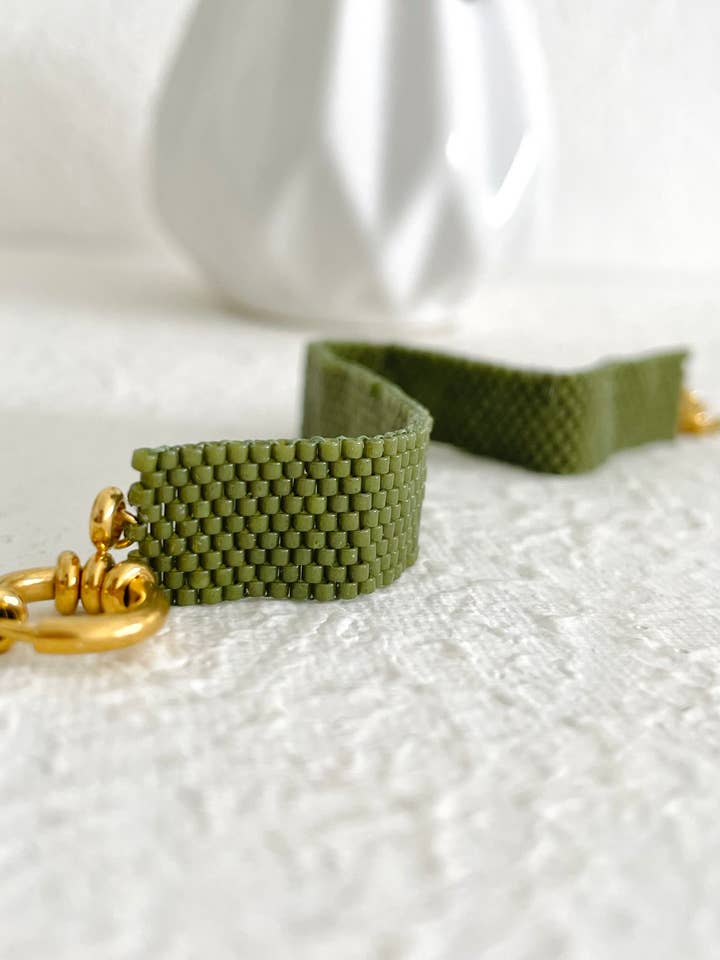 Pulsera Miyuki tejida a mano con detalles bañados en oro para venta al por mayor de Aluna bijoux